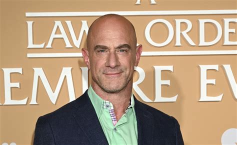 Christopher Meloni Embraces His “Zaddy” Reputation in Sexy。